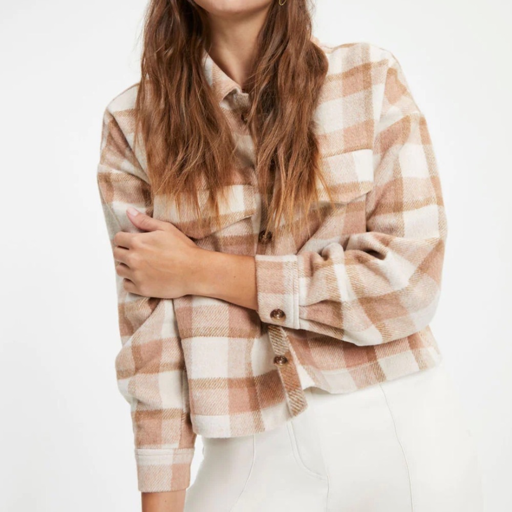 VICI Harper tan brown plaid fuzzy cropped shacket ladies size M NWT
